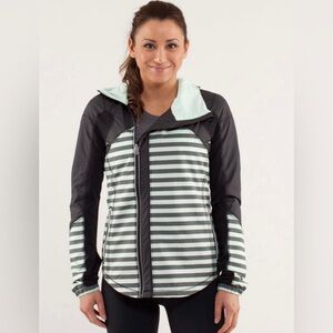 Lululemon Run : Get up and glow jacket mint moment size 6